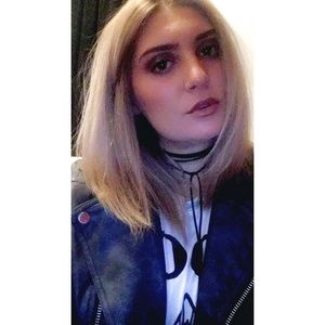 Meet your Posher, Julia